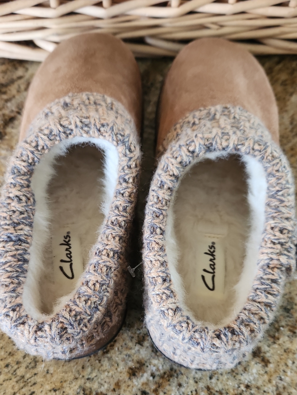 NWT Clarks Women's Suede Sweater Knit Clogs Color Tan Size 7 - Picture 4 of 16